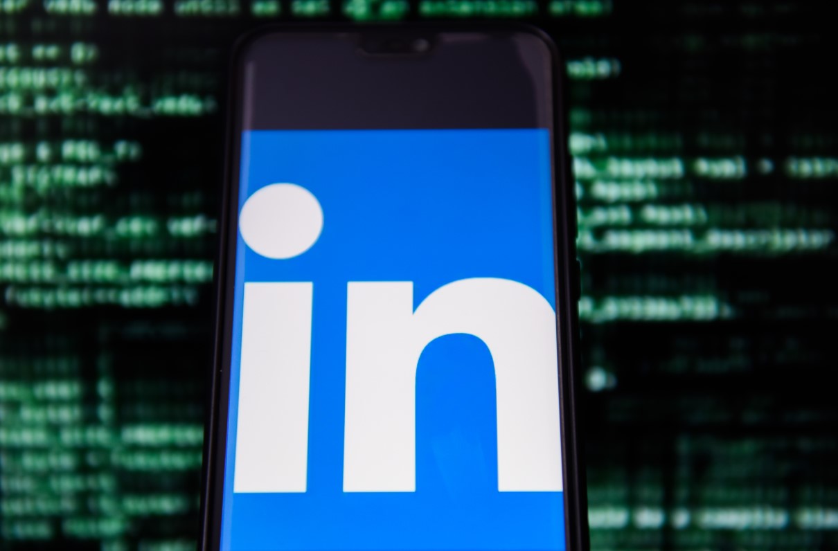 LinkedIn Modifies Profile Setup, Adds Job Titles to Account for Employment Gaps